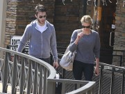 Шарлиз Терон, фото 6148. Charlize Theron and her friend leaving a gym after a work out in Hollywood,Feb26, foto 6148